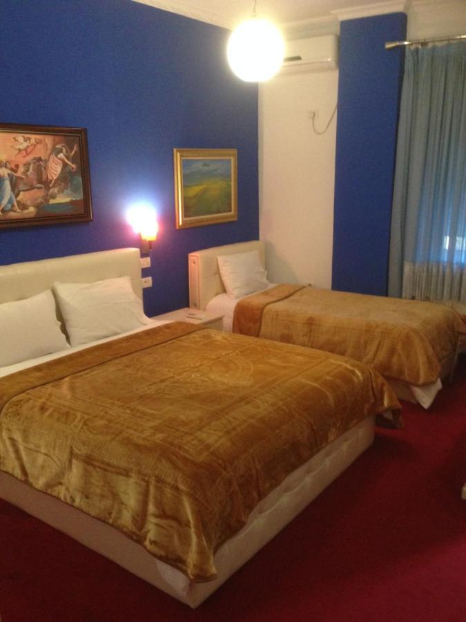Hotel Bujtina Bicolli Korce Esterno foto