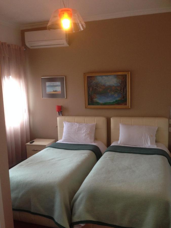 Hotel Bujtina Bicolli Korce Esterno foto