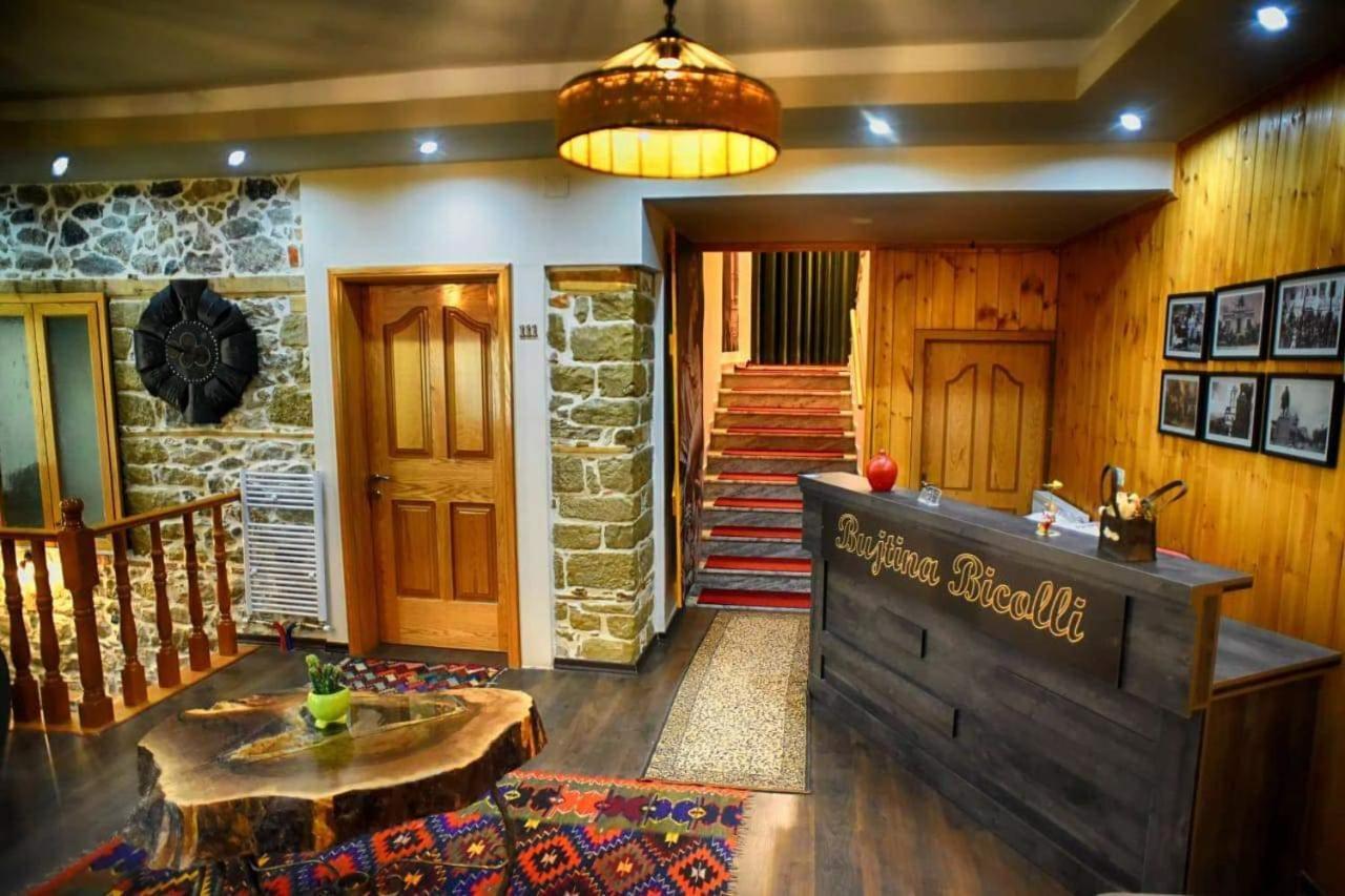 Hotel Bujtina Bicolli Korce Esterno foto