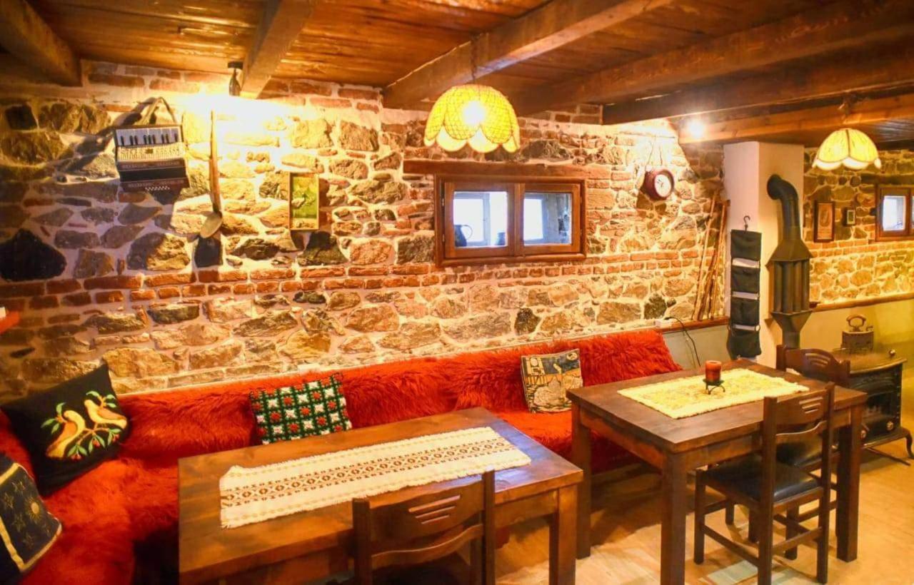 Hotel Bujtina Bicolli Korce Esterno foto