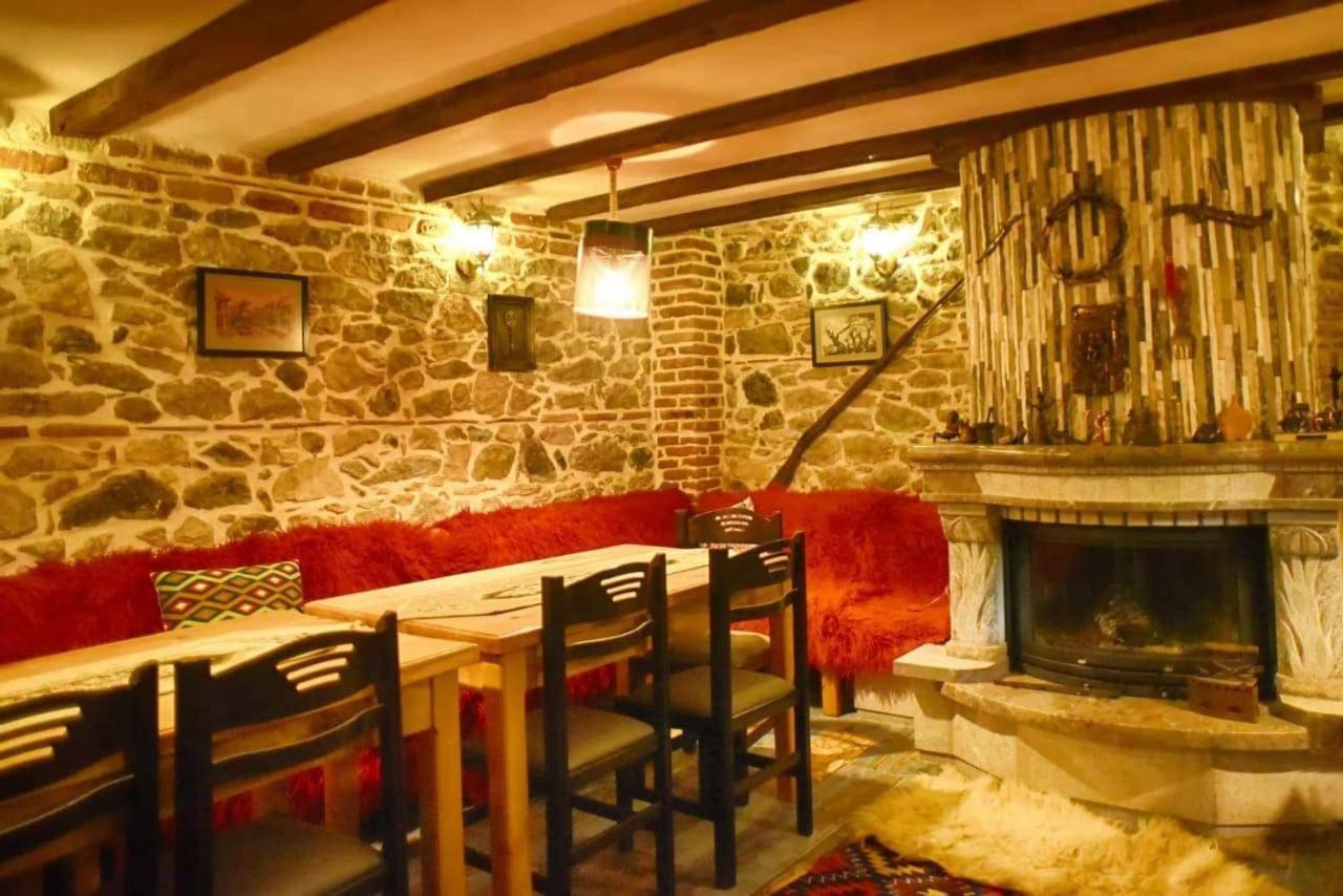 Hotel Bujtina Bicolli Korce Esterno foto