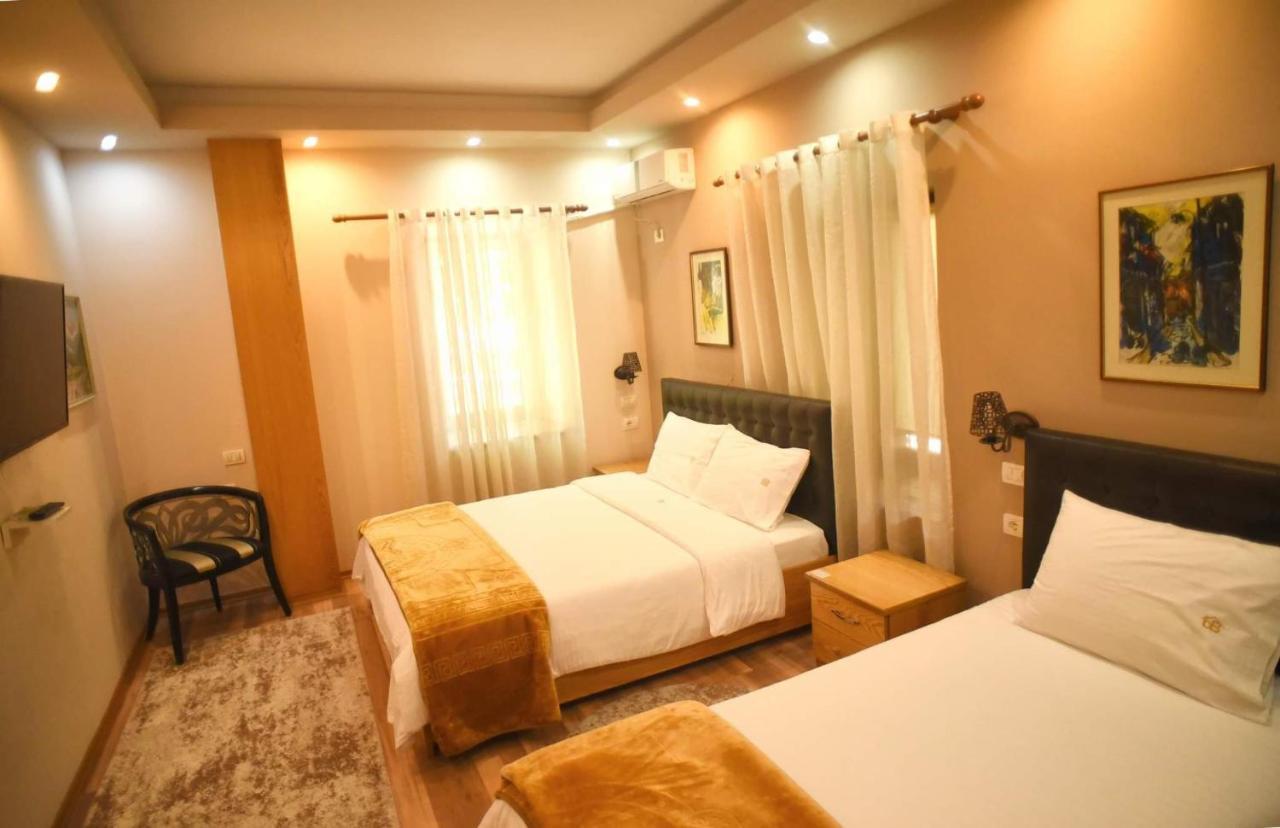 Hotel Bujtina Bicolli Korce Esterno foto