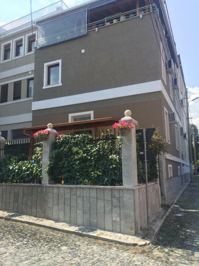 Hotel Bujtina Bicolli Korce Esterno foto