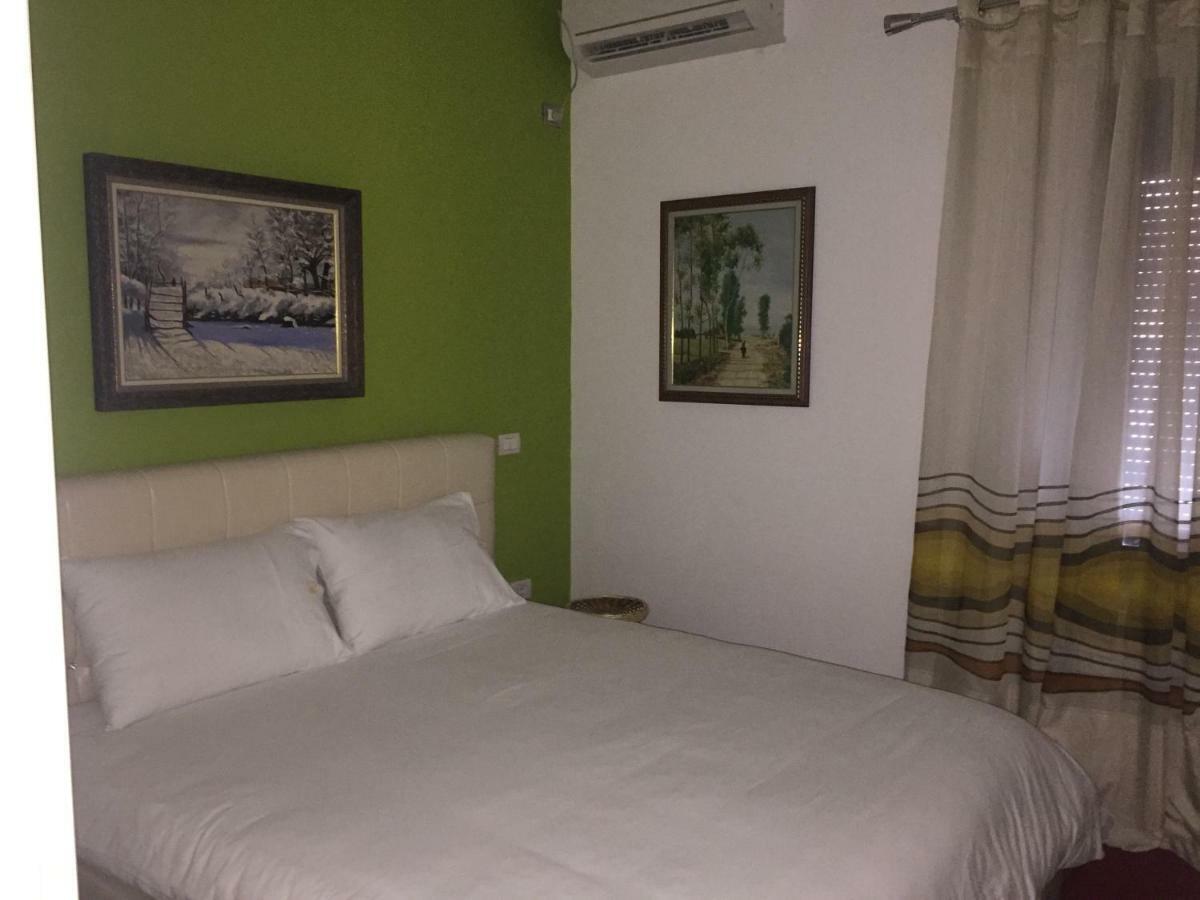 Hotel Bujtina Bicolli Korce Esterno foto