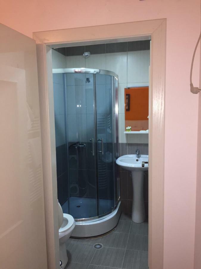 Hotel Bujtina Bicolli Korce Esterno foto