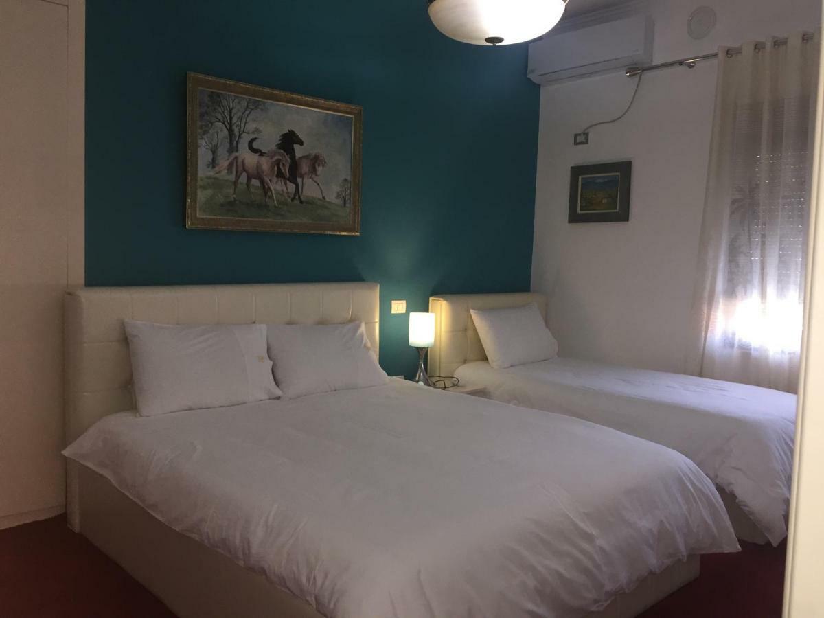 Hotel Bujtina Bicolli Korce Esterno foto